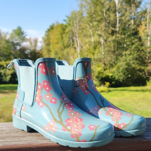 Hunter Blue Floral Women's Rain Boots - Picture 1 of 1